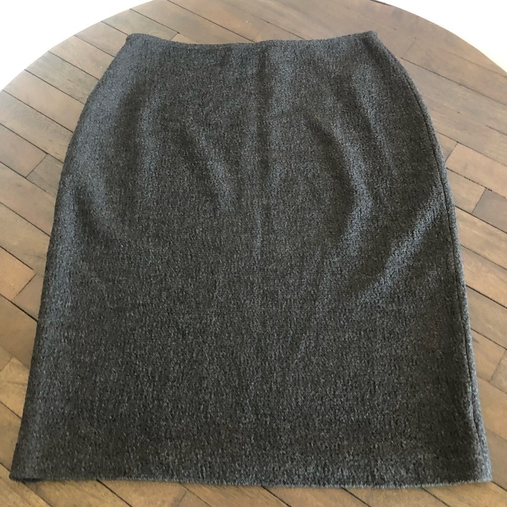 St John Knit Pencil Skirt. Black. Size 4
